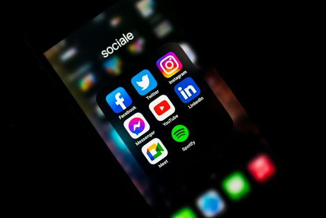 Keyword-rich social media bio optimisation